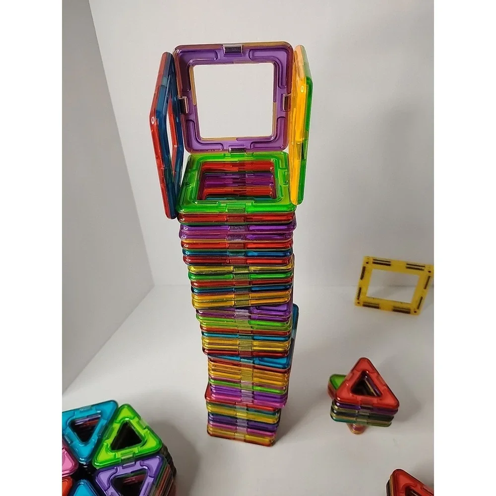 Discovery Magnetic Play Set of 124 Pieces Building STEM Colorful Learning Toy